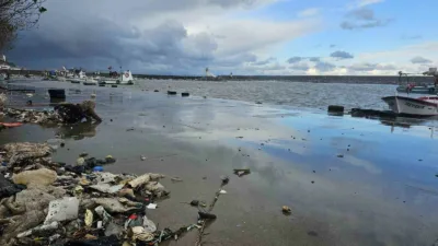 Zonguldak’ta etkili olan kuvvetli rüzgar nedeniyle dalgalar 7 metrelik duvarı