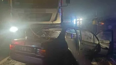 Zonguldak’ın Çaycuma ilçesinde kamyon ile otomobilin çarptığı kazada 1’i ağır