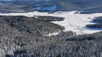 Bolu’nun güneydoğusunda Kartalkaya yolu üzerinde bulunan 14 köy yaylasından oluşan