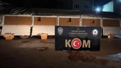 Sakarya’dan İstanbul yönüne giden ve içerisinde kaçak ürün bulunduğu belirlenen