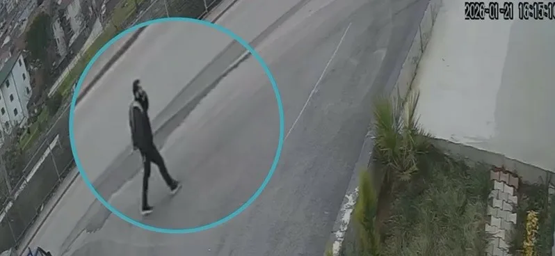 Sakarya’nın Adapazarı ilçesinde kendisini polis ve savcı olarak tanıtarak bir
