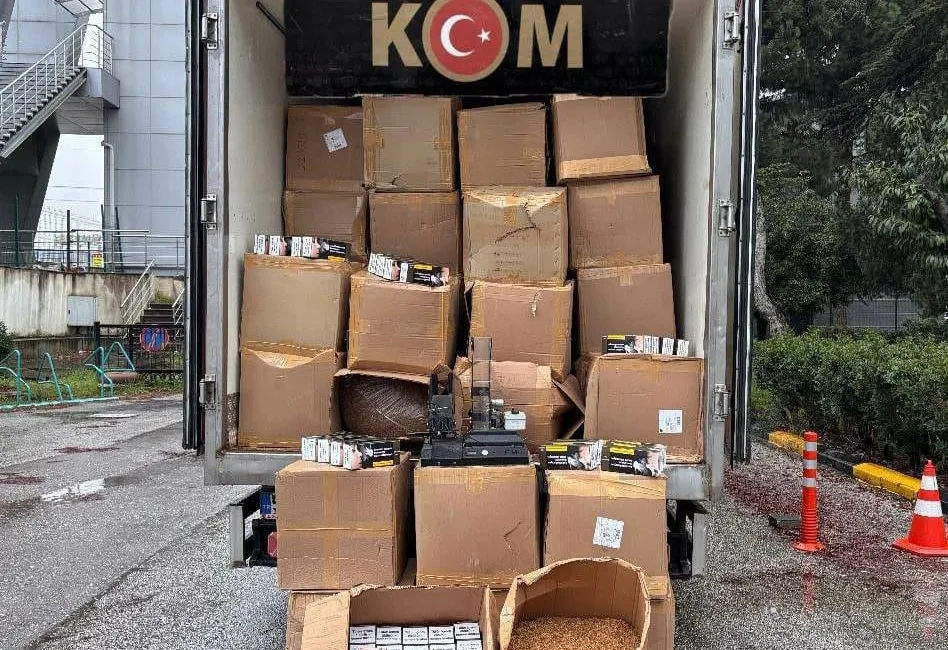 Sakarya’nın Adapazarı ilçesinde bir şahsın depo olarak kullandığı ahıra düzenlenen