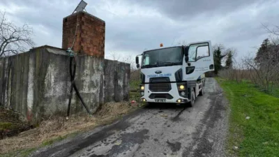 Zonguldak’ın Alaplı ilçesinde dere yatağına atılan ölü tavuklar nedeniyle 8