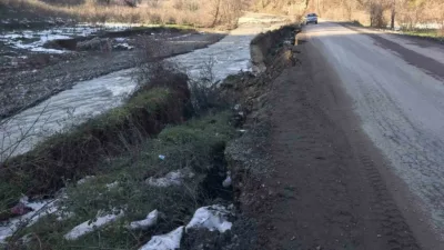 Zonguldak’ın Alaplı ilçesinde etkili olan yağışlar sonrası çay kenarında bulunan