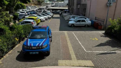Zonguldak’ın Alaplı ilçesinde jandarma ekiplerince durdurulan araçta uyuşturucuyla yakalanan 1