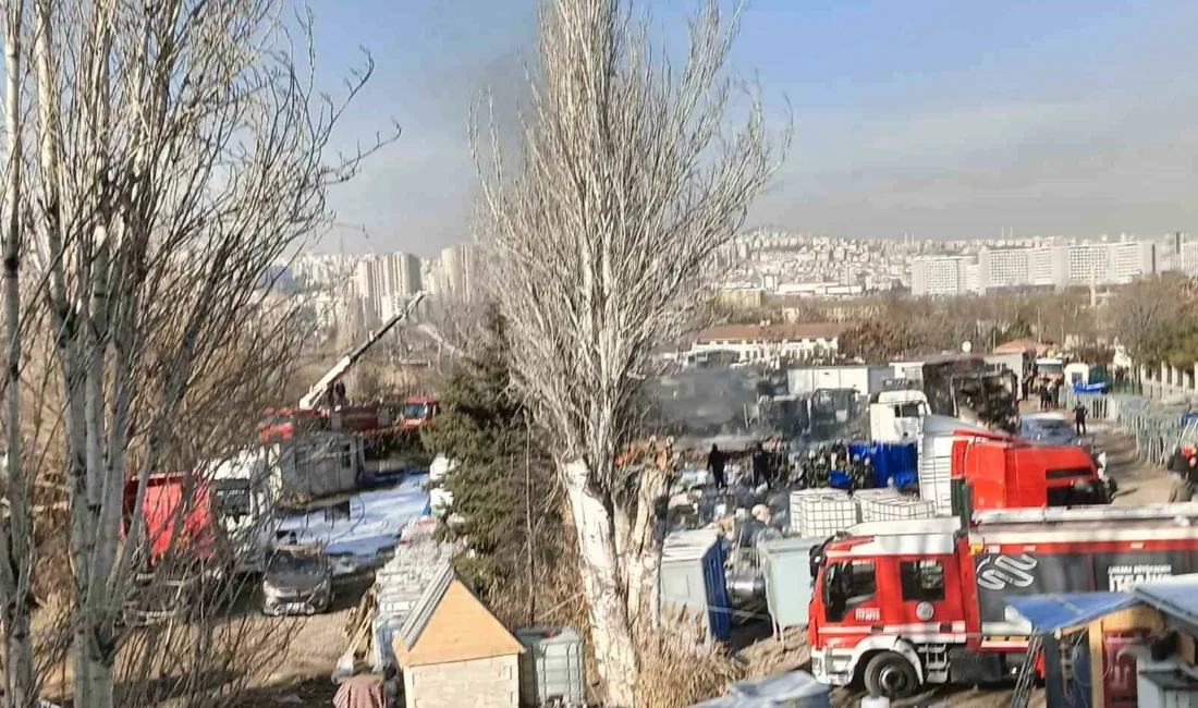 Ankara’nın Yenimahalle ilçesindeki Emniyet Yediemin Otoparkında alkol yüklü tırlar alev