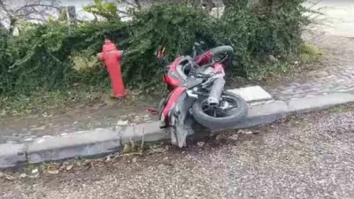 Ankara’da bir motosiklet sürücüsü, aniden yola çıkan köpeğe çarpmamak isterken