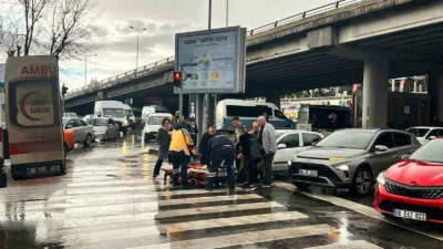 Ankara’da yaya geçidinden yolun karşısına geçmeye çalışan kadın, bir otomobilin