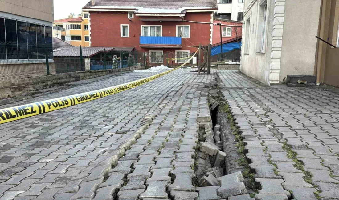 Karabük’te bir apartmanın önünde oluşan çatlaklıkların istinat duvarına zarar vermesi
