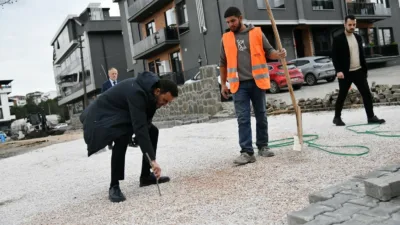 Başiskele’de altyapısı tamamlanan cadde ve sokaklarda üstyapı çalışmaları sürdürülüyor. Başiskele