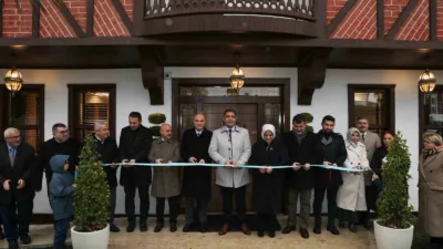 Düzce’de yenilenerek kütüphaneye dönüştürülen Yahya Kemal Kitap Köşkü düzenlenen tören