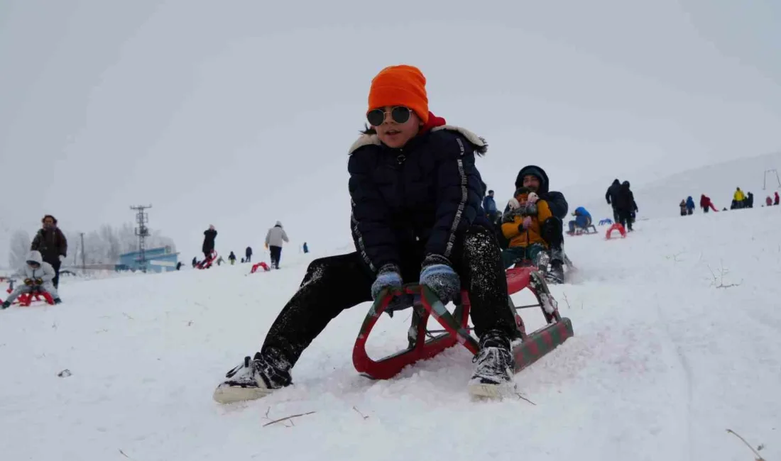 Yılbaşı gecesi etkisini gösteren kar yağışının ardından beyaz bürünen Elmadağ