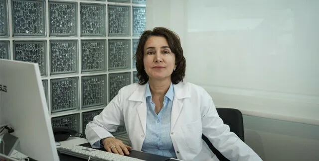 Zihinsel bulanıklık, kopukluk hissi ve düşüncelerde yavaşlama belirtileriyle beyin sisine