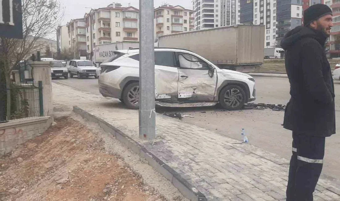 Ankara’nın Beypazarı ilçesinde iki otomobilin çarpışması sonucu meydana gelen kazada