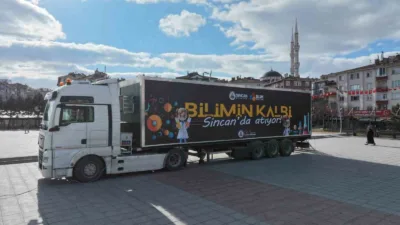 Yarıyıl tatili etkinlikleri kapsamında, Sincan sokaklarını dolaşan ‘Bilim Tırı’ çocuklar