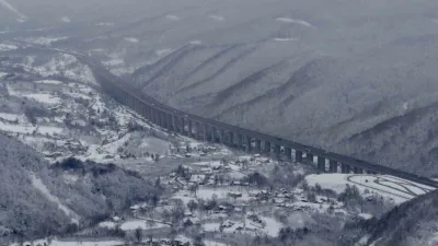 Türkiye’nin önemli geçiş güzergahlarından Bolu Dağı’nda kar yağışının ardından oluşan