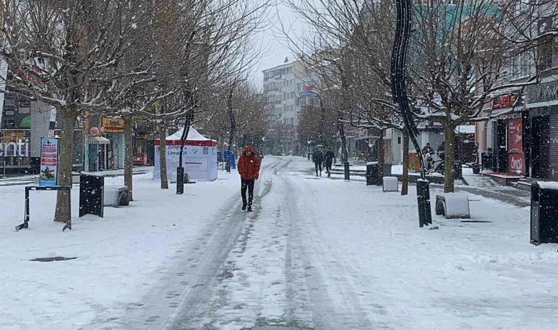 Bolu’da gece saatlerinde başlayan ve aralıklarla etkisini sürdüren kar yağışı