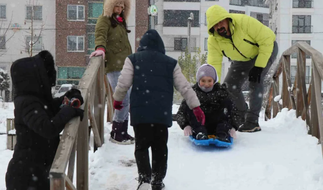 Bolu’da etkisini sürdüren yoğun kar yağışı ve buzlanma riski nedeniyle