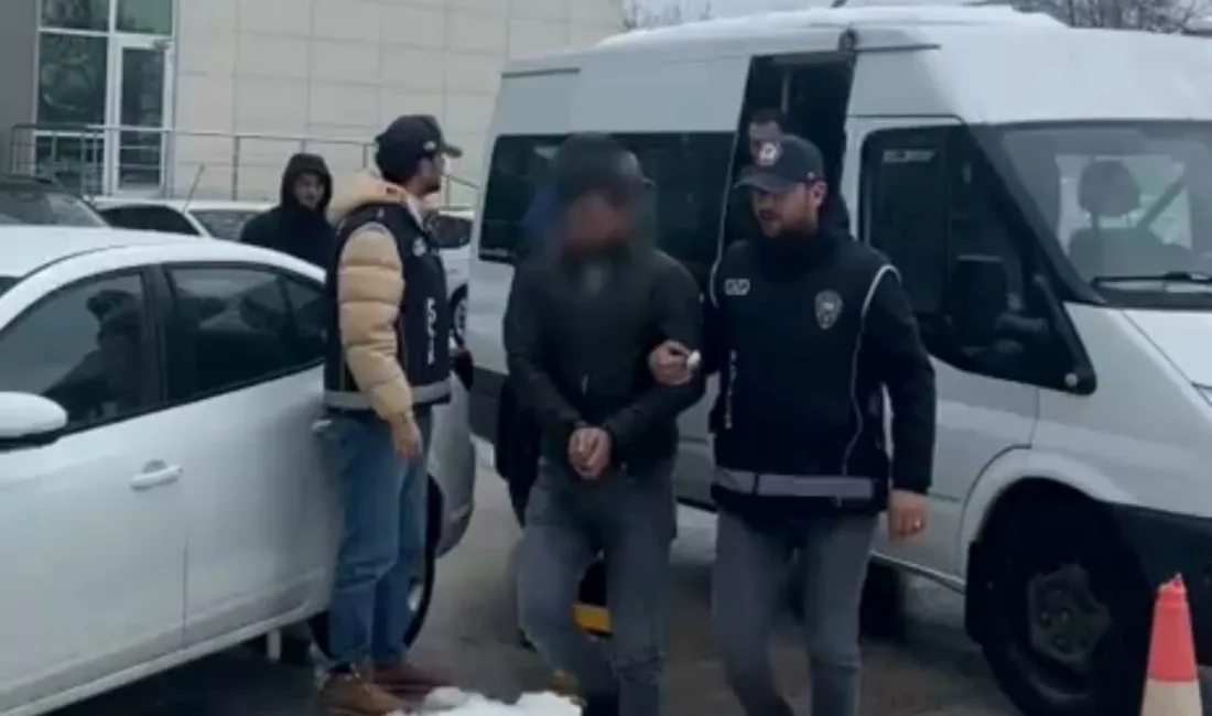 Bolu’da polisin takibe alarak durdurduğu iki araçta Afganistan uyruklu 13