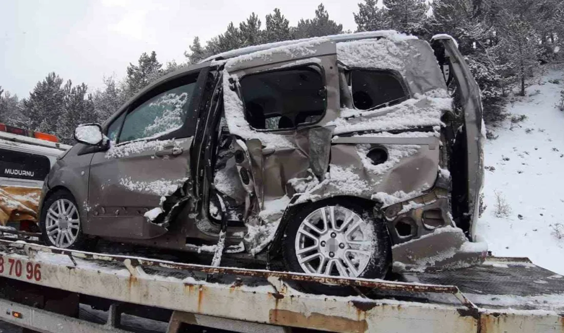 Bolu’nun Mudurnu ilçesinde kamyon ile hafif ticari aracın çarpışması sonucu