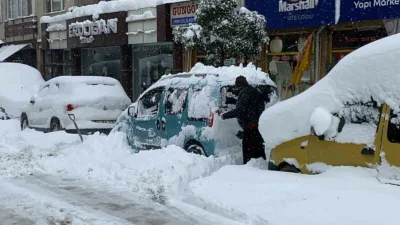 Bolu’da son 5 yılın en yoğun kar yağışının ardından vatandaşlar