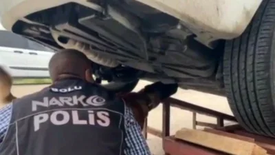 Bolu’da emniyet ve jandarma ekiplerince belirlenen adreslere düzenlenen operasyonlarda kokain,