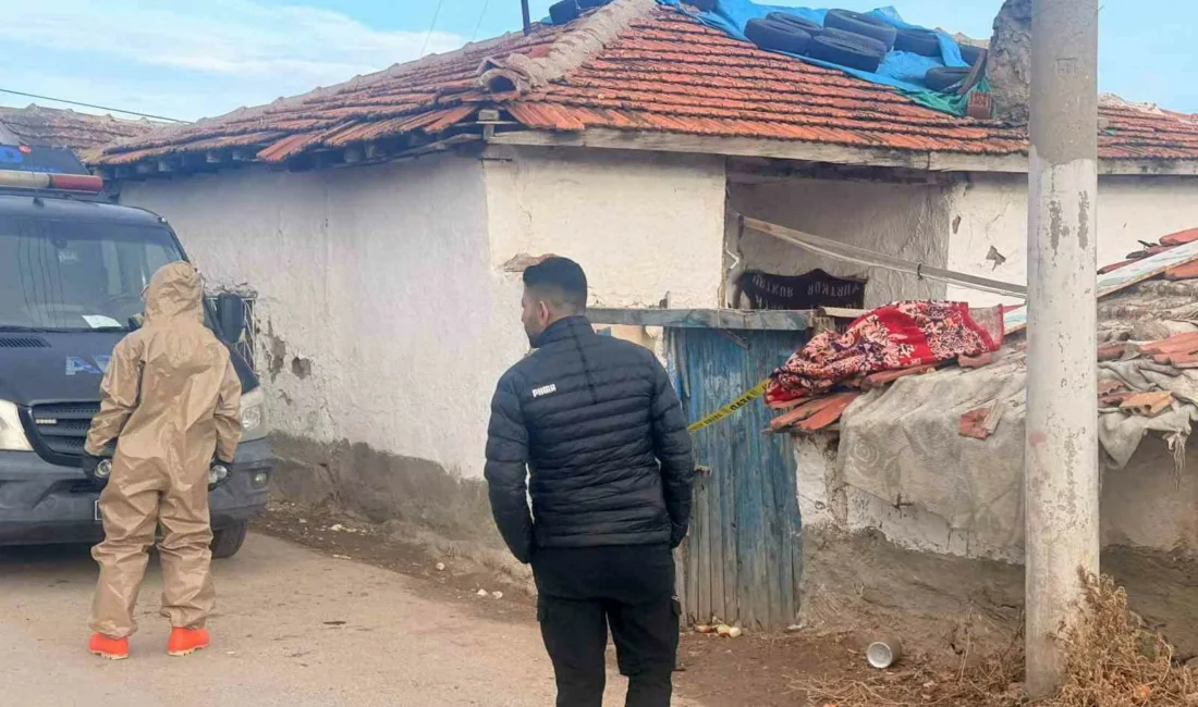 Ankara’nın Polatlı ilçesinde kaldıkları evde boya-badana yapmak için boyanın içine