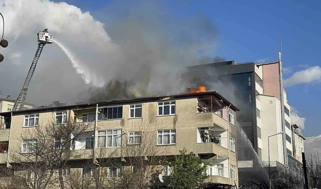 Kocaeli’de 4 katlı binanın çatısında onarım çalışması sırasında çatı kaplama