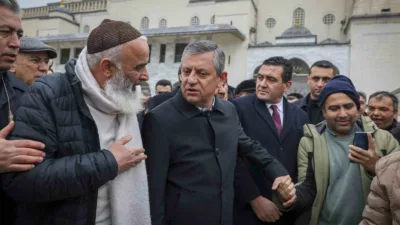 CHP Genel Başkanı Özgür Özel, “Eğer emekli geçinemiyorsa, ülkenin ana