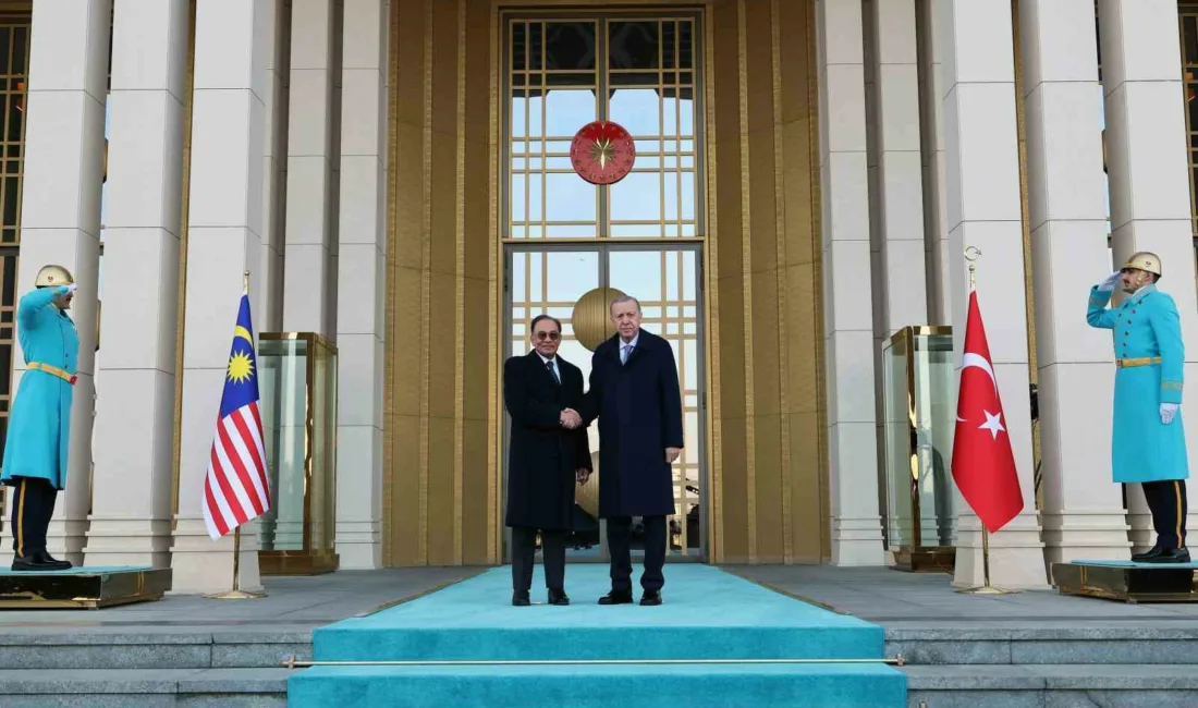 Cumhurbaşkanı Recep Tayyip Erdoğan, Malezya Başbakanı Enver İbrahim’i törenle karşıladı.