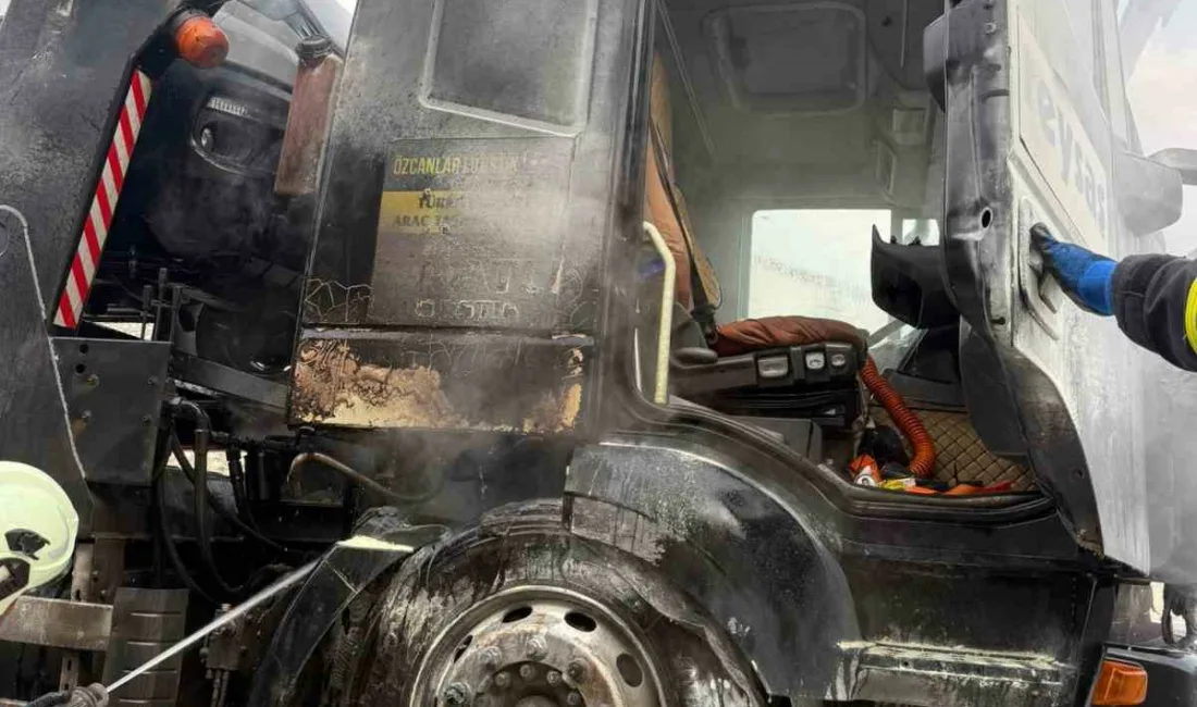 Kastamonu’nun Tosya ilçesinde D100 karayolunda seyir halindeki çekicide çıkan yangın