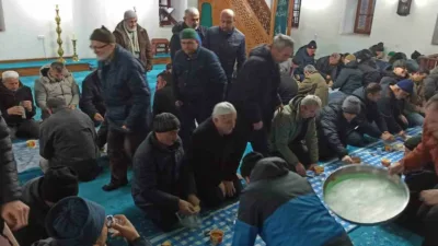 Zonguldak’ın Devrek ilçesinde müftülük tarafından düzenlenen yılın ilk sabah namazı