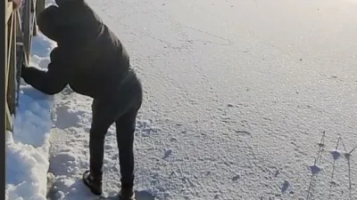 Bolu’nun doğa harikası Abant Gölü Milli Parkı’nda donmuş gölün üzerine