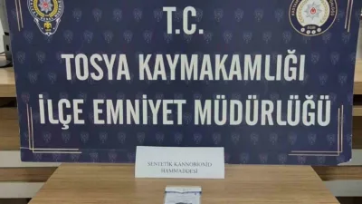 Kastamonu polis ekiplerince 21,65 gram sentetik kannobinoid hammaddesi ele geçirildi.
