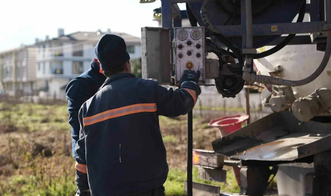 DÜZCE (İHA) – Düzce Belediyesi Su ve Kanalizasyon Müdürlüğü ekipleri,