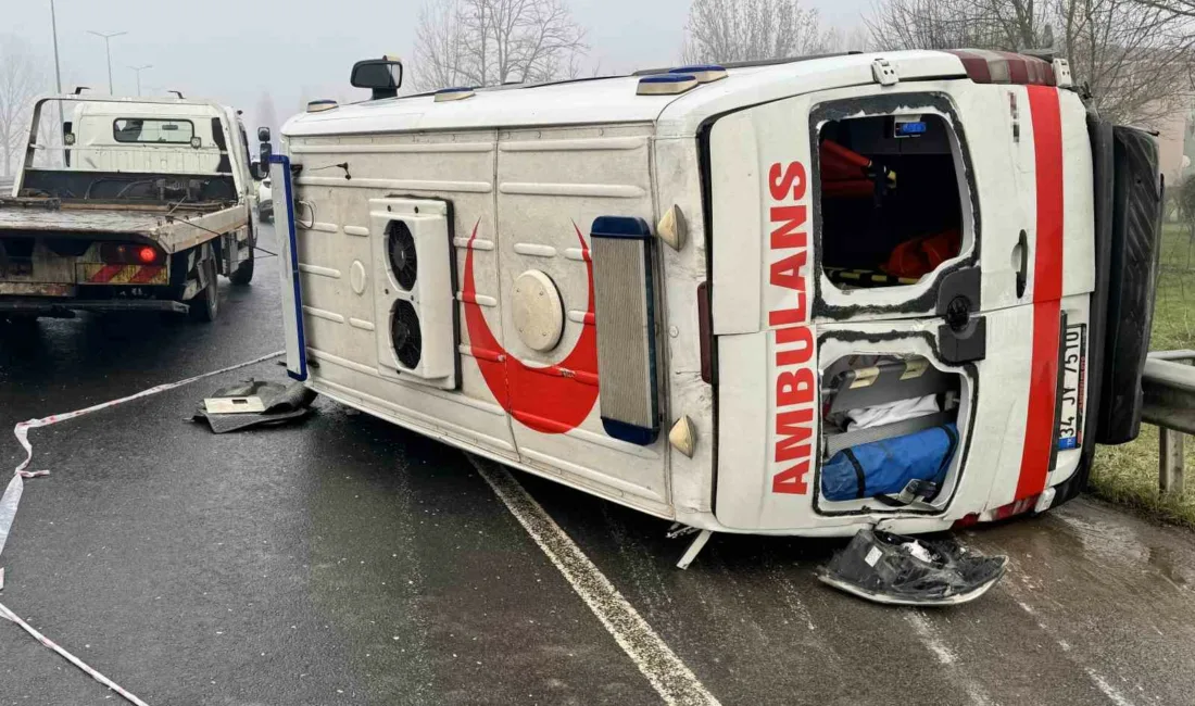 Düzce’de ambulansın devrilmesi sonucu meydana gelen kazada 2 kişi yaralandı.