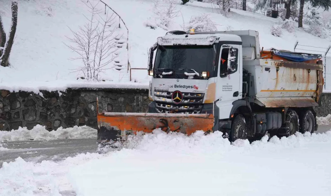 DÜZCE (İHA) – Düzce Belediyesi ekipleri şehir merkezinde etkili olan