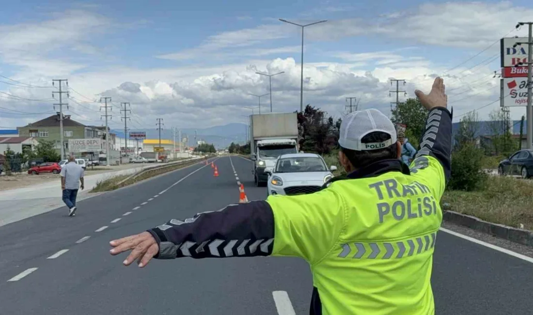 Düzce’de trafik ekipleri kural tanımayan sürücülere geçit vermiyor. 5-11 Ocak