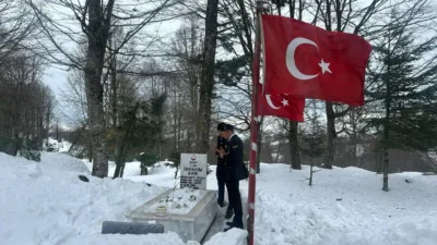 Düzce İl Jandarma Komutanlığı personeli, şehadetlerinin yıl dönümü dolayısıyla şehit