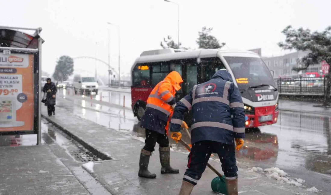 DÜZCE (İHA) – Düzce Belediyesi, etkili olan kar yağışına karşı