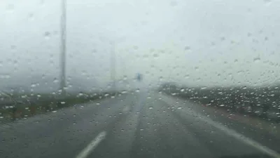 Düzce’de etkili olan yağış ve yoğun sis, kent genelinde ulaşımda