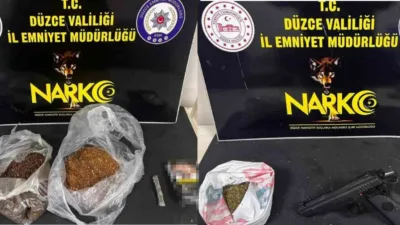DÜZCE(İHA) – Düzce’de düzenlenen operasyonda uyuşturucuyla yakalanan 2 kişi tutuklandı.