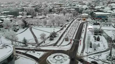 DÜZCE (İHA) – Düzce’de etkili olan kar yağışıyla birlikte kent