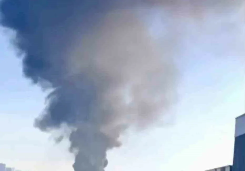 Ankara’da açık arazide atık plastik kasaların yakılması nedeniyle çıkan yangına