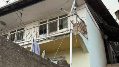 Kocaeli’nin İzmit ilçesinde bir evde meydana gelen zemin çökmesi ve