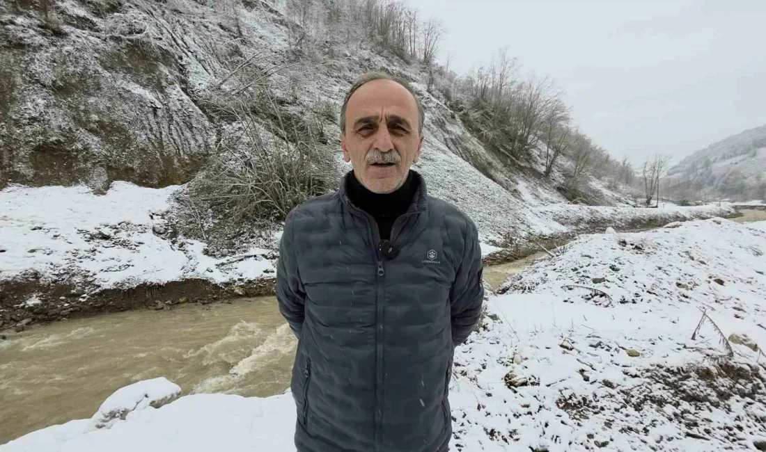 Düzce’nin Fındıklıaksu köyü Muhtarı Zekeriya Beyaz, heyelan riski nedeniyle köyün
