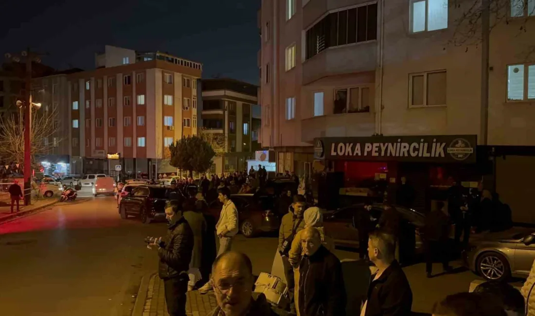 Kocaeli’nin Gebze ilçesinde giriş kısmında çökme meydana gelen 5 katlı