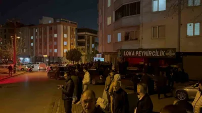 Kocaeli’nin Gebze ilçesinde giriş kısmında çökme meydana gelen 5 katlı