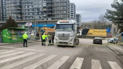 Ankara’da yere düşen cüzdanını almaya çalıştığı sırada hafriyat kamyonunun altında