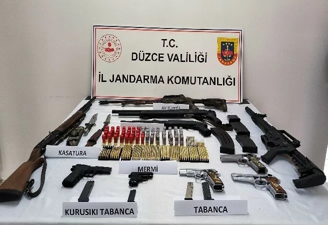 DÜZCE (İHA) – Düzce İl Jandarma Komutanlığı ekipleri havaya ateş